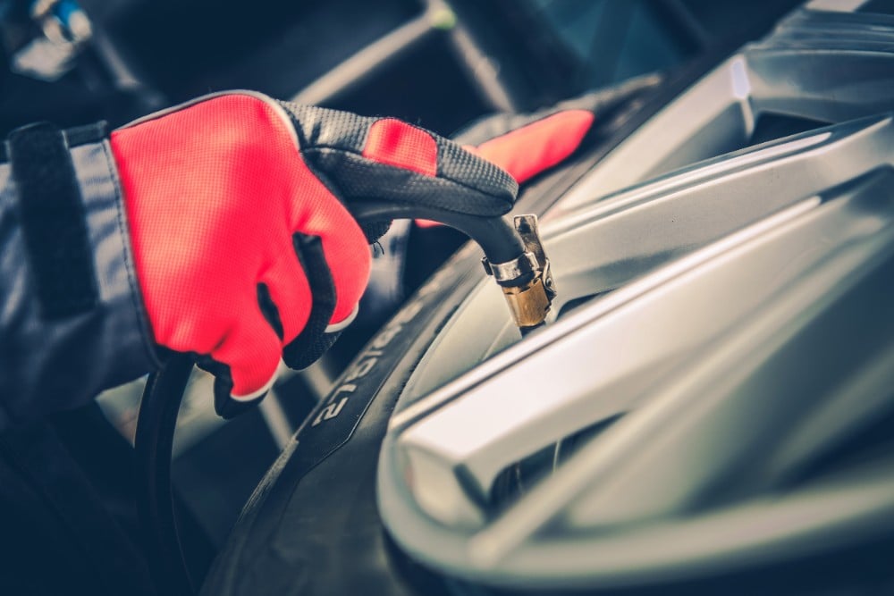 Hoeveel bar moet er in een autoband? Hoeveel bar moet er in een autoband?